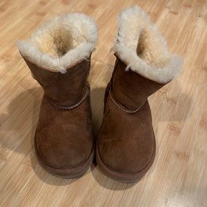 Uggs boots size 9 toddler